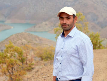 Deprem enkazında şahit olduğu acıya, şarkı yazdı