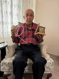 Anıtkabir'deki bayrak direğinin ipini üreten Güner Coşkuncan, 42 yıl sonra o dönemi gözyaşlarıyla anlattı