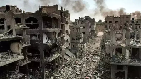 İsrail, Filistin Kızılay'ı karargahını bombaladı