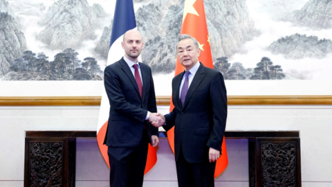 Çin ve Fransa dışişleri bakanları bir araya geldi