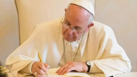 Vatikan: Papa'nın iyileşme süreci devam ediyor