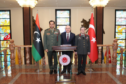 Bakan Güler, Libya Kara Kuvvetleri Komutanı'nı kabul etti