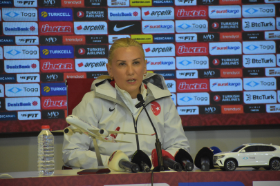 Necla Güngör Kıragası: Biz zor maçları seviyoruz / Video eklendi