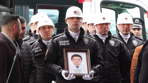 Trafik kazasında şehit olan polis memuru son yolculuğuna uğurlandı