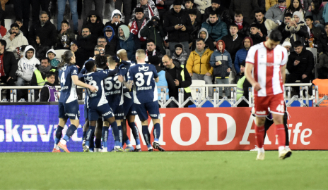 Fenerbahçe, Sivasspor’u 3 golle geçerek zirve takibini sürdürdü