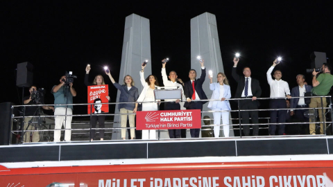 İstanbul- Özgür Özel, Bakırköy'deki 'Millet İradesine Sahip Çıkıyor' mitinginde konuştu