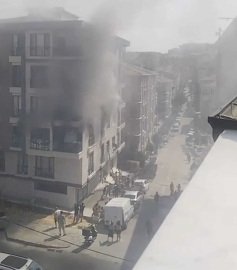 İstanbul - Avcılar'da korkutan yangın; 2 kişi pencereden atladı: 1 'i ağır 3 yaralı - 2 / Ek fotoğrafla