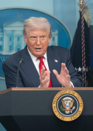 Trump: İran'a daha önce hiç görülmemiş bir güçle karşılık veririz