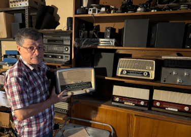 55 yıldır antika radyo tamiri yapıyor: Radyolara yeniden ses vermek çok mutlu ediyor