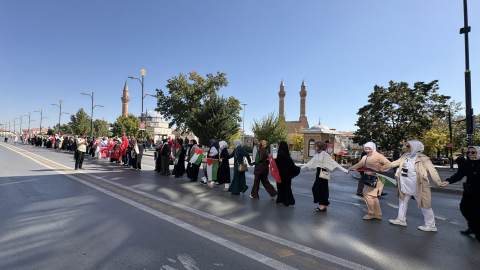 Sivas'ta kadınlardan Filistin için 'sessiz' zincir