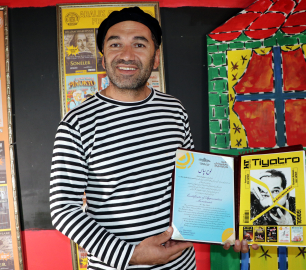 Vanlı tiyatrocu, tek kişilik oyunu ile İran’da başarı belgesi aldı