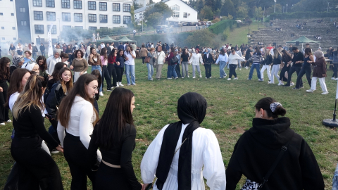 KTÜ'de renkli şölen; üniversiteliler, 3 ton hamsi tüketti