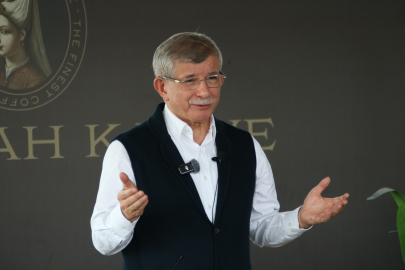 Davutoğlu: Bana ihtiyaç olmadığına inanmasam siyaseti bırakırdım