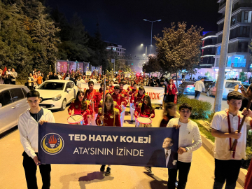 Hatay’da Cumhuriyet Bayramı, fener alayı ile kutlandı