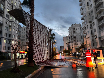 Antalya'da sağanak ve dolu hayatı felç etti (2)