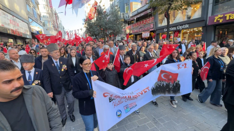 İstanbul - Avcılar'da 102'nci yıl dönümünde Cumhuriyet yürüyüşü