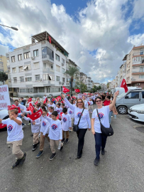 İzmir'de öğrencilerden '102'nci Yıl Cumhuriyet Yürüyüşü'