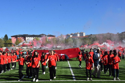Sındırgı'da depremin ardından evlerine girmeye çekinenler, çadırlarda kalıyor (2)
