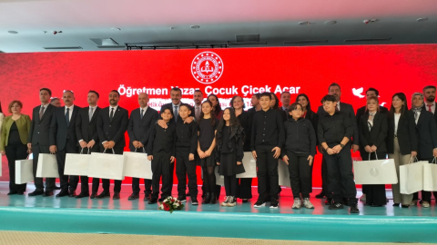 Bakan Tekin: Öğretmenlerimizin yazdığı hikayeleri 1 milyon baskı yapıp dağıtacağız