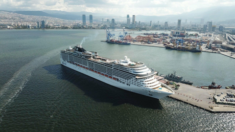 İzmir'e yılın ilk 10 ayında kruvaziyer ile yaklaşık 66 bin turist geldi