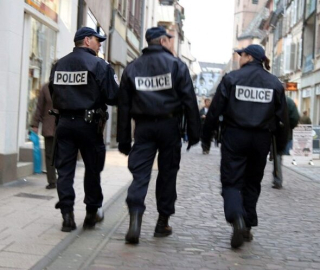 Fransa'da araç kalabalığın arasına girdi: 9 yaralı