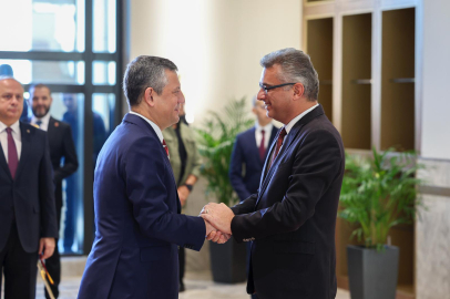 CHP Genel Başkanı Özel, KKTC'de düzenlenen törenlere katıldı