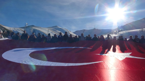 Erzurum’da 'Şiddete karşı tek yürek' yürüyüşü