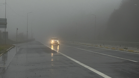 Bolu Dağı'nda sis; görüş mesafesi 25 metreye düştü