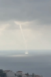 İstanbul- Marmara Denizi açıklarında hortum görüldü