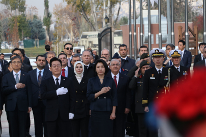 Güney Kore Cumhurbaşkanı Lee, 'Kore'de Savaşan Türkler Anıtı'nı ziyaret etti