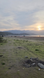 Sapanca Gölü'ndeki kuraklığa, ‘Suyun olduğu yerde insanlar mangal yapıyor’ görseliyle dikkat çekti