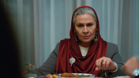 Uzak Şehir’de, Hanımağa 'Sadakat Albora'nın taktığı tel kırma şala yoğun ilgi