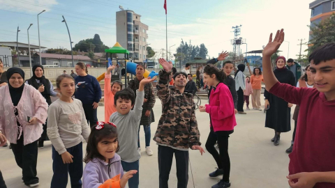 Özel gereksinimli öğrencileriyle güne özel klip hazırladı