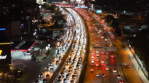 İstanbul- İstanbul'da trafik yoğunluğu yüzde 90'a ulaştı / Metin eklendi