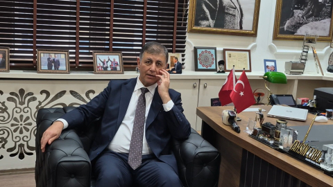 İzmir Büyükşehir Belediye Başkanı Tugay'dan ‘çıplak ayaklı’ eylem açıklaması