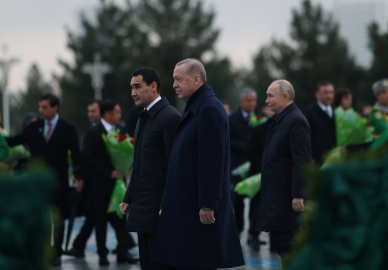 Cumhurbaşkanı Erdoğan, Türkmenistan'da Tarafsızlık Anıtı'na çelenk koyma törenine katıldı / Ek bilgi, fotoğraf ve videoyla