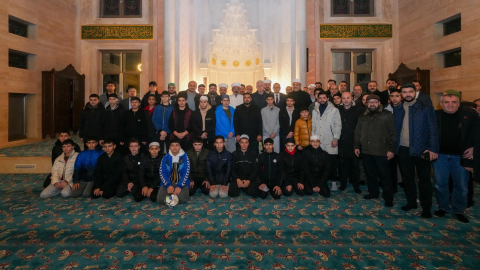 İstanbul – Vali Gül, ‘Aileler Sabah Namazında Buluşuyor’ programına katıldı