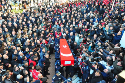 Şehzadeler Belediye Başkanı Gülşah Durbay için belediye önünde tören / Ek fotoğraflar
