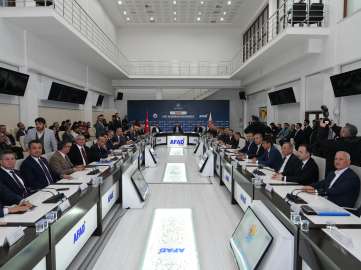 CHP'li Topal: 2 dakikada yok olan yüz yıllık kenti 2 yılda inşa etmek çok zordu, takdir ediyorum