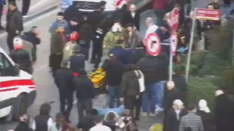 İstanbul - Şişli'de otomobil yayalara çarptı; 5 yaralı-1