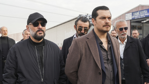 Eşref, Kadir'in karşısına dikilecek