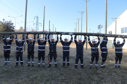 Elektrik işçileri zorlu kışa hazırlanıyor