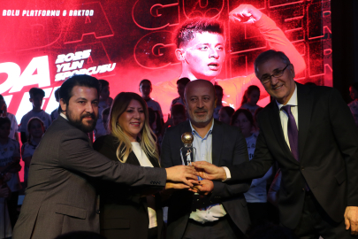 Yılın sporcusu ödülünü alan Arda Güler’in annesi ve ablasından sevinç gözyaşı