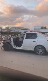 İstanbul - Başakşehir'de kapısı olmayan otomobille trafikte seyreden sürücü kamerada