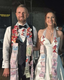 Çanakkale'deki kazada ölen Neslihan öğretmen ile eşinin babaannesi toprağa verildi