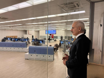 Bakan Uraloğlu, Türkiye Hava Trafik Kontrol Merkezi'ni ziyaret etti