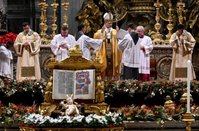 Papa 14’üncü Leo, Vatikan'da ilk kez Noel ayini yönetti
