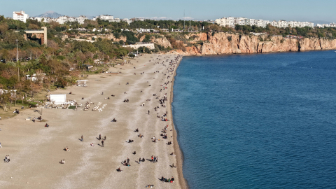 Doğu'da kar, Antalya’da yazdan kalma sıcaklık