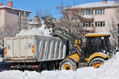 Doğu’da 2 bin 326 yerleşim biriminin yolu kapandı (2)