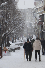 Doğu buz kesti; 2 ilçe eksi 25 dereceyi gördü